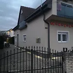 Biro Apartmanhaz Апартаменты Sarmellek