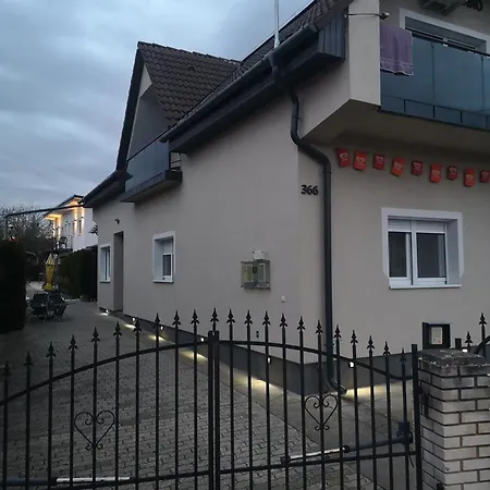 Biro Apartmanhaz Apartment Sarmellek