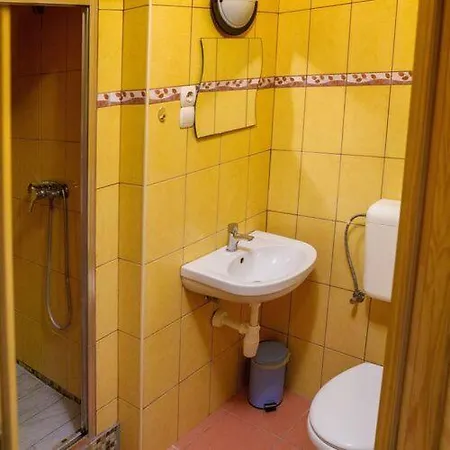 Lejlighed Biro Apartmanhaz